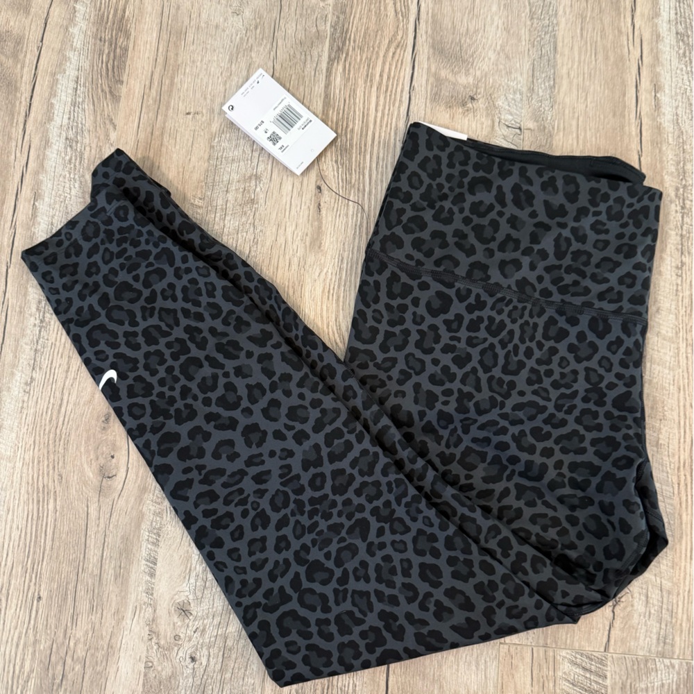 NWT! Nike Black Animal Print Leggings